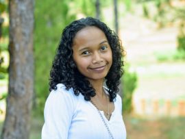 Faire des publicites en ligne comme publication ,partages. Traduction ,redaction