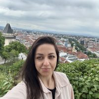 Freelancerin/Übersetzerin/Lehrerin | Suche Assistentin