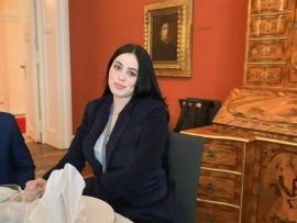 Übersetzerin für alle Textarten und Fachgebiete oder Deutsch Lehrerin 