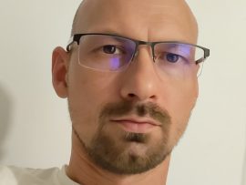 Ingenieur-Technologe mit Erfahrung in der 3D-Modellierung, Konstruktion und Entwicklung technischer Produkte mit SolidWorks sowie in der Erstellung technischer Zeichnungen und Dokumentationen.