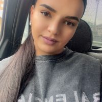Ich möchte als Kundenbetreuerin arbeiten, weil ich Freude daran habe, Menschen zu helfen und Probleme zu lösen. Außerdem interessiere ich mich für eine Arbeit als Chat-Moderatorin, weil ich kreativ bin und gerne online kommuniziere. Ich möchte auch als Übersetzerin arbeiten, weil ich Sprachen liebe und gerne schriftlich kommuniziere. | Remote Working