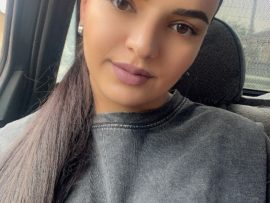 Ich möchte als Kundenbetreuerin arbeiten, weil ich Freude daran habe, Menschen zu helfen und Probleme zu lösen. Außerdem interessiere ich mich für eine Arbeit als Chat-Moderatorin, weil ich kreativ bin und gerne online kommuniziere. Ich möchte auch als Übersetzerin arbeiten, weil ich Sprachen liebe und gerne schriftlich kommuniziere.