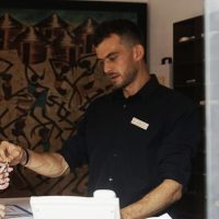 Von zuhause aus, vorzugsweise Telefon Tätigkeiten oder am PC, bin hier Wirklich für vieles offen | Remote Working